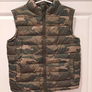 GYMBOREE CAMO PUFFER VEST SIZE 2T-3T IN GREAT CONDITION!